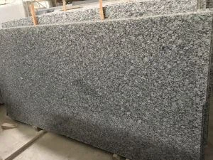 Spray witte granieten platen